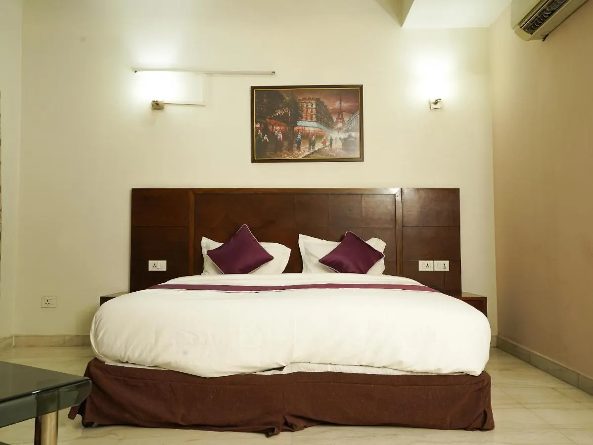 ***  Lime Tree Hotel Sushant Lok Gurgaon Sector 29 Next To Iffco Chowk Metro India