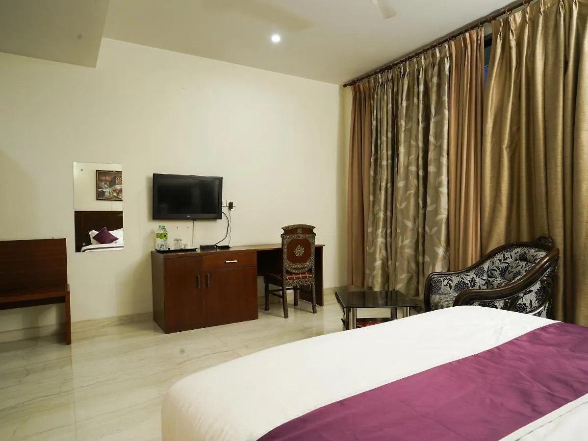 Lime Tree Hotel Sushant Lok Gurgaon Sector 29 Next To Iffco Chowk Metro